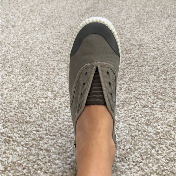 sperry sayel slip on sneaker